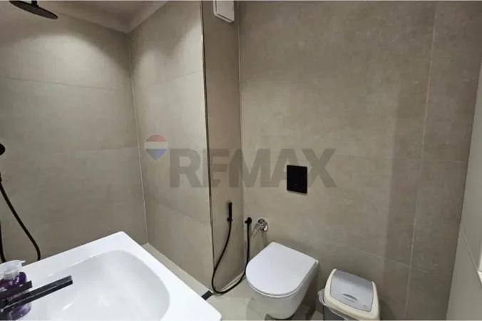 Tirane, jepet me qera apartament 2+1+Aneks+Ballkon Kati 10, 92 m² 1.500 € (Rruga e Kosovareve)