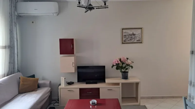 Tirane, jepet me qera Apartament 2+1 Kati 8, Mobiluar, 70 m2, Çmimi 60.000 Lekë të Reja,Pranë Bulevardit Zogu Parë, Tiranë