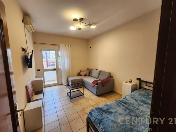 Tirane, jepet me qera apartament 1+1+Ballkon Kati 4, 55 m² 450 € 