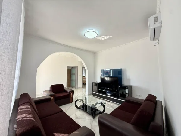 Elbasan, jepet me qera apartament 2+1+Verande+ParkimKati 2, 450€ (Elbasan, Rrethi Zaranikes)