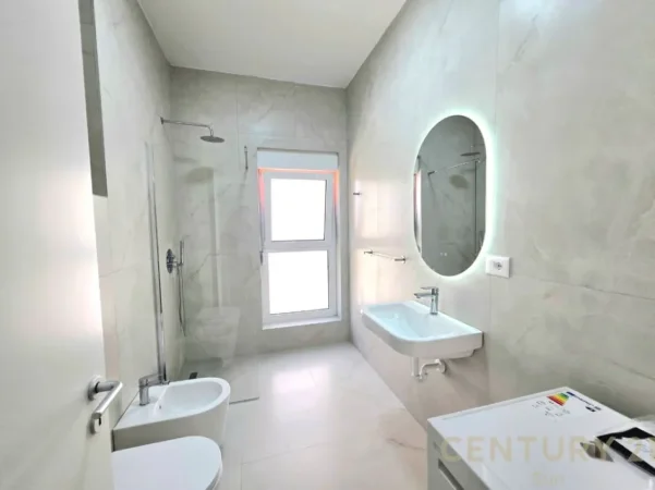 Tirane, jepet me qera apartament 1+1+Ballkon Kati 5, 60 m² 500 € 