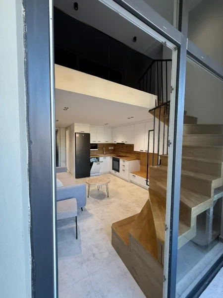 Tirane, jepet me qera apartament duplex Dublex Kati 1, 70 m² 500 € (Golden Park, perballe Spitalit Amerikan 3)