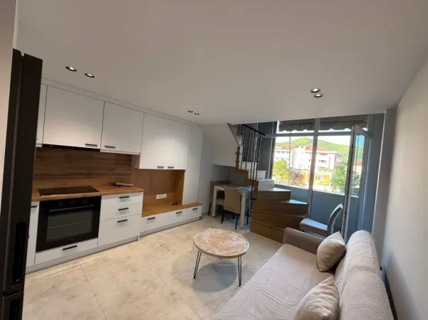 Tirane, jepet me qera apartament duplex Dublex Kati 1, 70 m² 500 € (Golden Park, perballe Spitalit Amerikan 3)