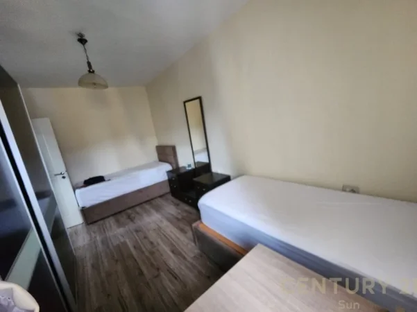Tirane, jepet me qera apartament 1+1+Ballkon Kati 5, 50 m² 550 € 