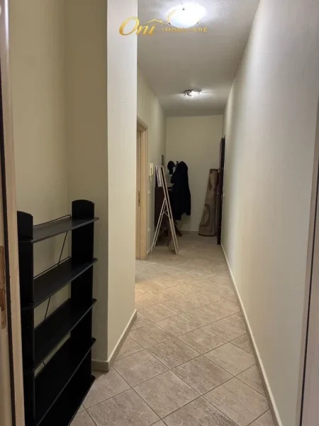 Tirane, jepet me qera apartament 1+1 Kati 3, 65 m² 550 € (RRUGA E ELBASANIT)