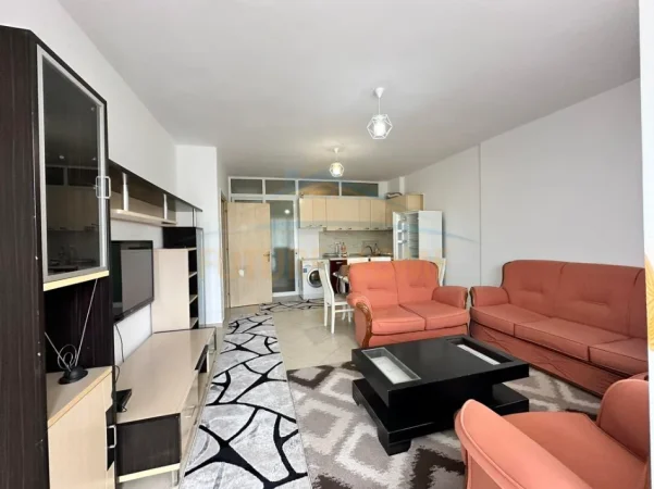 Tirane, jepet me qera apartament 2+1+Ballkon Kati 7, 85 m² 450 € (Unaza e re)