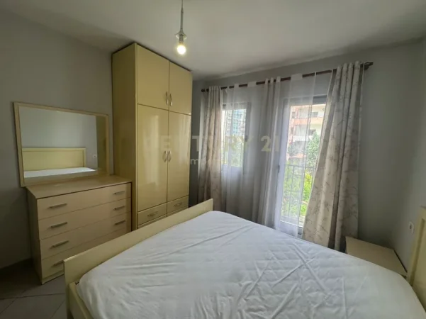 Tirane, jepet me qera apartament 1+1+Ballkon Kati 2, 57 m² 450 € (Don Bosko)