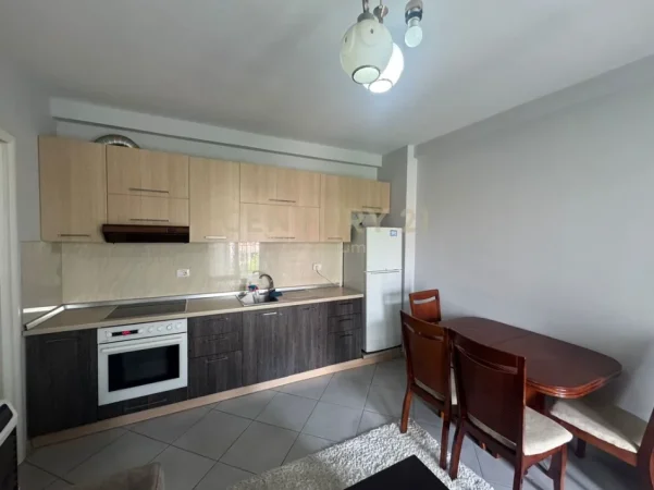 Tirane, jepet me qera apartament 1+1+Ballkon Kati 2, 57 m² 450 € (Don Bosko)
