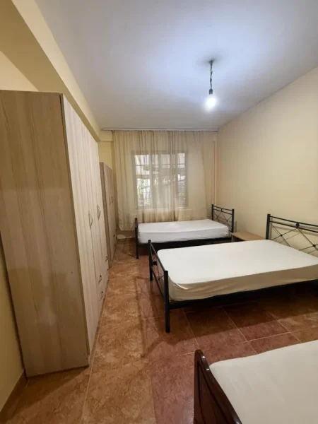 Tirane, jepet me qera apartament 2+1 Kati 1, 80 m² 450 € (Spitali Amerikan 2)