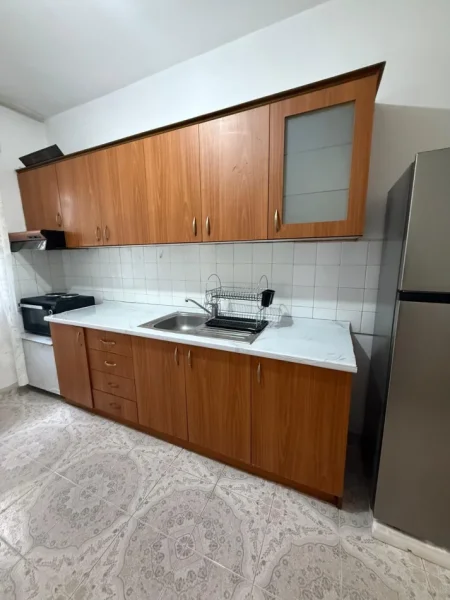 Tirane, jepet me qera apartament 2+1 Kati 1, 80 m² 450 € (Spitali Amerikan 2)