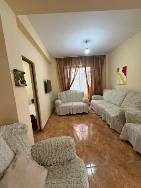 Tirane, jepet me qera apartament 2+1 Kati 1, 80 m² 450 € (Spitali Amerikan 2)