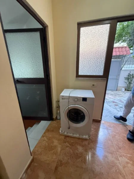 Tirane, jepet me qera apartament 2+1 Kati 1, 80 m² 450 € (Spitali Amerikan 2)