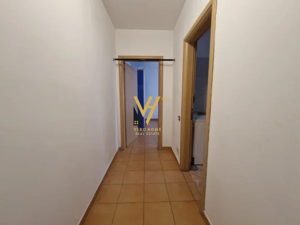 Tirane, jepet me qera apartament 2+1+Ballkon Kati 8, 80 m² 570 € (21 DHJETORI)