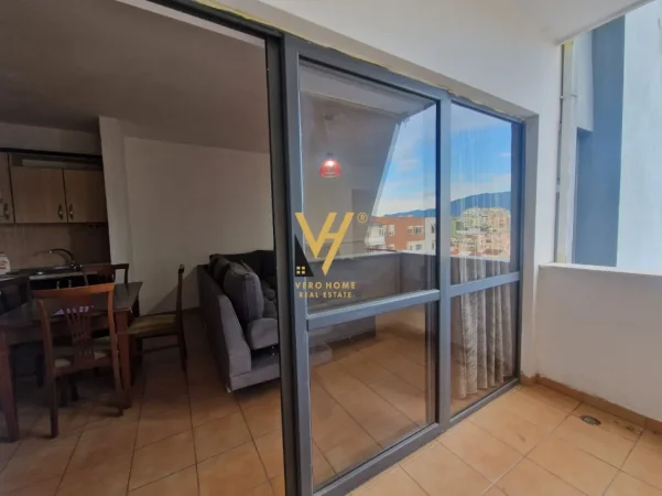 Tirane, jepet me qera apartament 2+1+Ballkon Kati 8, 80 m² 570 € (21 DHJETORI)