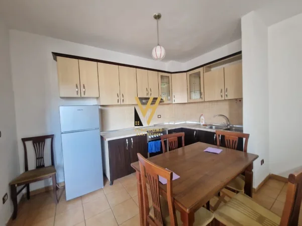 Tirane, jepet me qera apartament 2+1+Ballkon Kati 8, 80 m² 570 € (21 DHJETORI)
