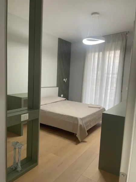 Tirane, jepet me qera apartament 2+1 Kati 7, 117 m² 900 € 