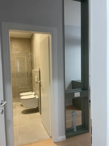 Tirane, jepet me qera apartament 2+1 Kati 7, 117 m² 900 € 