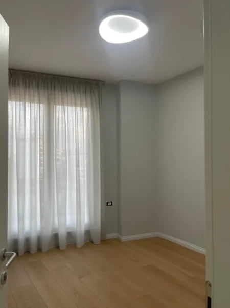 Tirane, jepet me qera apartament 2+1 Kati 7, 117 m² 900 € 