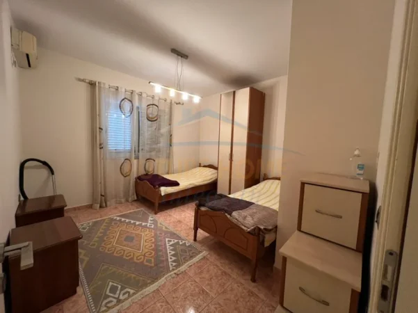Tirane, jepet me qera apartament 3+1+2,  Kati 2, 117 m² 840 € (Shkolla e Baletit)