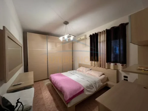 Tirane, jepet me qera apartament 3+1+2,  Kati 2, 117 m² 840 € (Shkolla e Baletit)