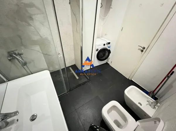Tirane, jepet me qera apartament 1+1+Ballkon Kati 7, 56 m² 650 € 