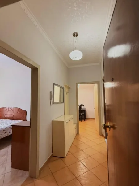 Tirane, shitet apartament 1+1 Kati 4, 135.000 € (tregu elektrik)
