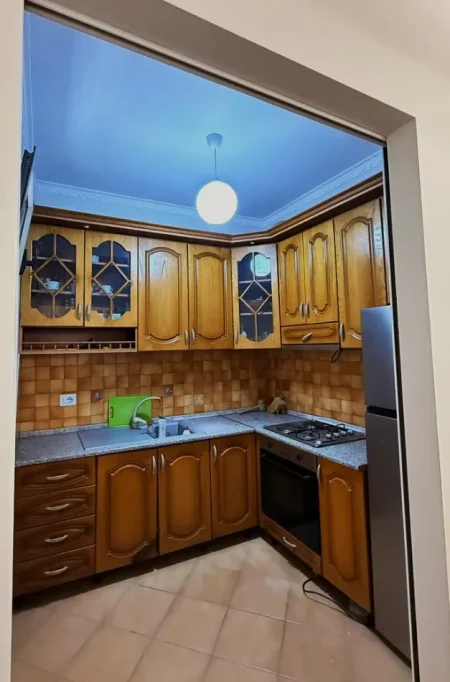 Tirane, shitet apartament 1+1 Kati 4, 135.000 € (tregu elektrik)