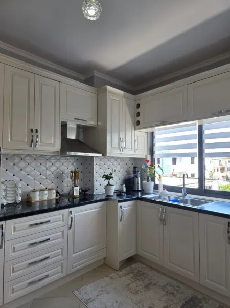 Tirane, jepet me qera apartament 2+1 Kati 3, 124 m² 600 € (Astir)