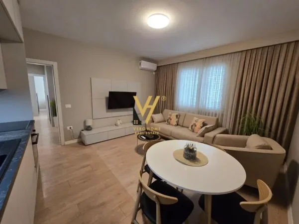 Tirane, jepet me qera apartament 2+1+Ballkon Kati 6, 87 m² 850 € (RRUGA E KAVAJES)