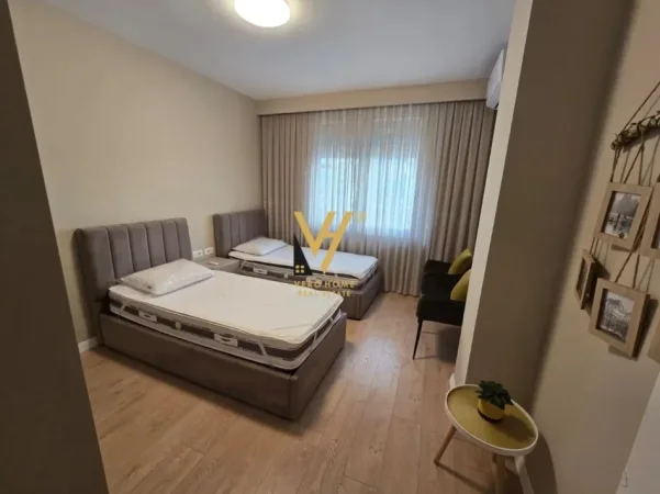 Tirane, jepet me qera apartament 2+1+Ballkon Kati 6, 87 m² 850 € (RRUGA E KAVAJES)