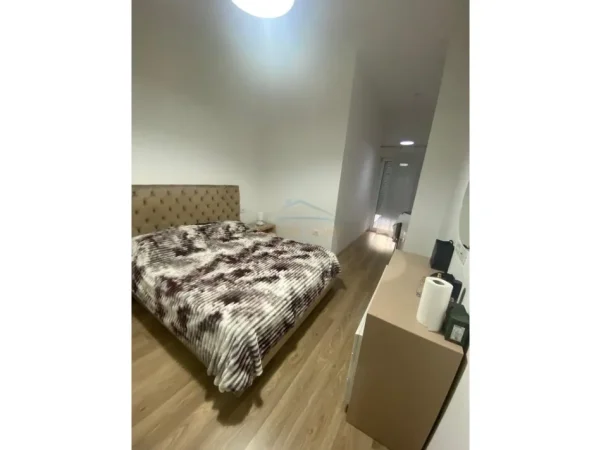 Tirane, jepet me qera apartament 1+1+Ballkon Kati 1, 70 m² 500 € (Liqeni i Thate)