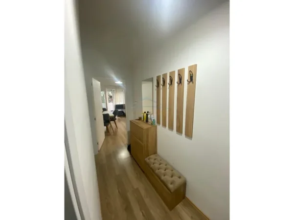 Tirane, jepet me qera apartament 1+1+Ballkon Kati 1, 70 m² 500 € (Liqeni i Thate)