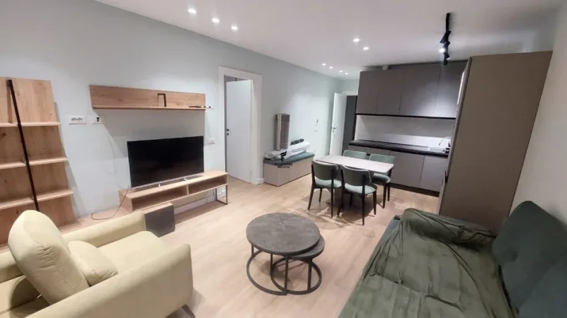 Tirane, jepet me qera apartament 1+1 Kati 3, 70 m² 700 € (KOMUNA E PARISIT)