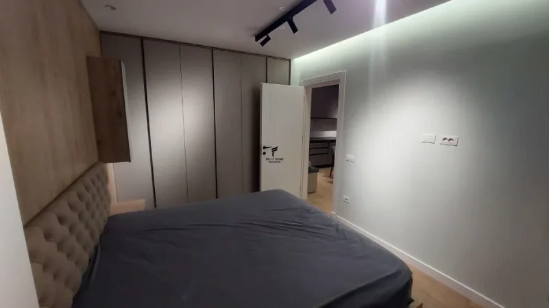Tirane, jepet me qera apartament 1+1 Kati 3, 70 m² 700 € (KOMUNA E PARISIT)
