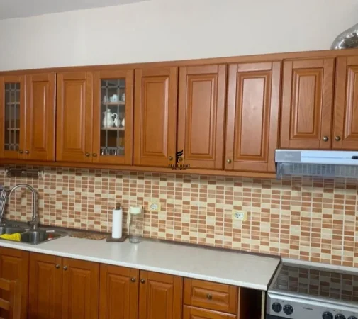 Tirane, jepet me qera garsonier Kati 1, 45 m² 400 € (VASIL SHANTO)
