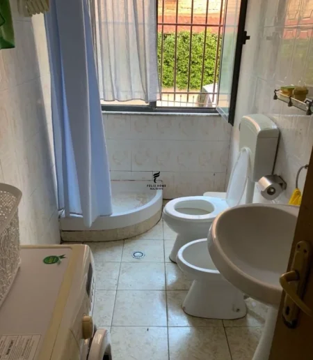 Tirane, jepet me qera garsonier Kati 1, 45 m² 400 € (VASIL SHANTO)