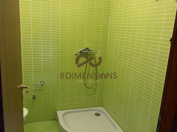 Tirane, jepet me qera apartament 2+1+Ballkon Kati 2, 107 m² 700 € (ish stacioni i trenit)