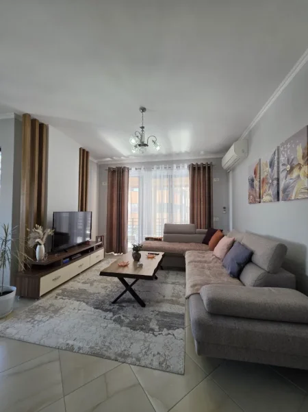 Tirane, jepet me qera apartament 2+1+Aneks+Ballkon Kati 3, 153 m² 600 € (astir)