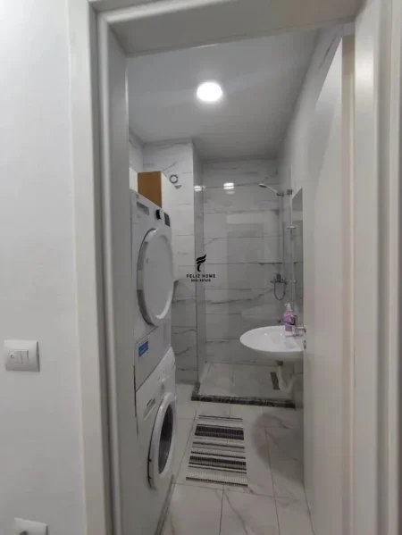 Tirane, jepet me qera apartament 1+1 Kati 1, 65 m² 500 € (YZBERISHT)