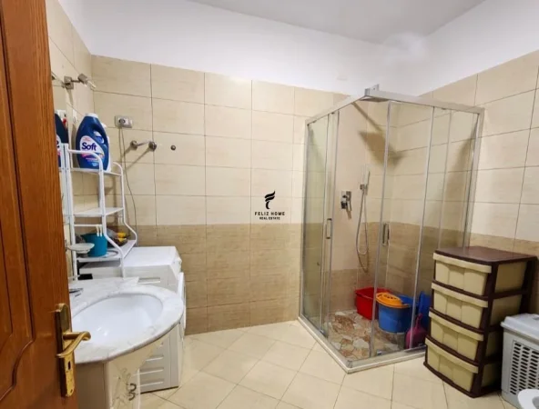 Tirane, jepet me qera apartament 2+1 Kati 3, 100 m² 800 € (RRUGA E KAVAJES)