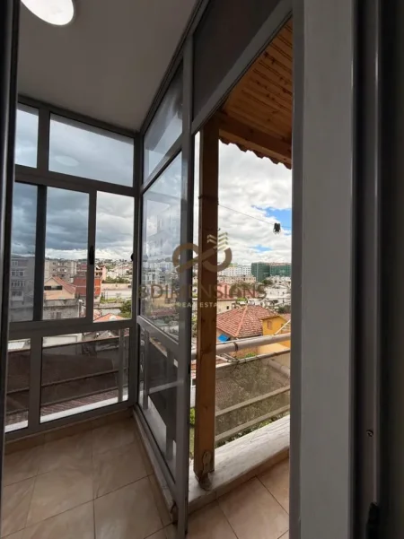 Tirane, shitet apartament 1+1+Ballkon Kati 5, 64 m² 135.000 € (ali demi)