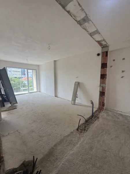Tirane, shitet apartament 1+1+Ballkon Kati 1, 79 m² 150.000 € (Rruga Beniamin Kruta)
