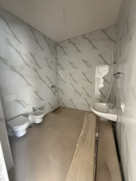 Tirane, shitet apartament 1+1+Ballkon Kati 1, 79 m² 150.000 € (Rruga Beniamin Kruta)