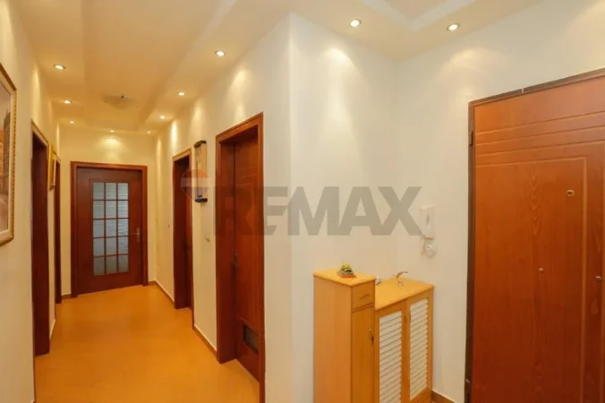 Tirane, jepet me qera apartament 3+1+Ballkon Kati 3, 135 m² 800 € (Rruga don bosko)
