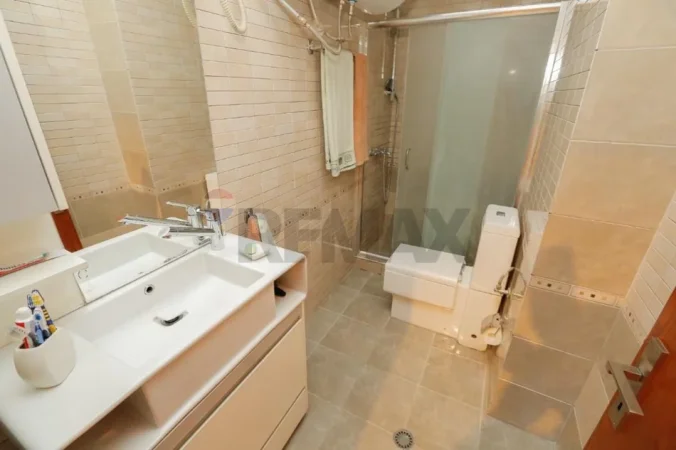 Tirane, jepet me qera apartament 3+1+Ballkon Kati 3, 135 m² 800 € (Rruga don bosko)