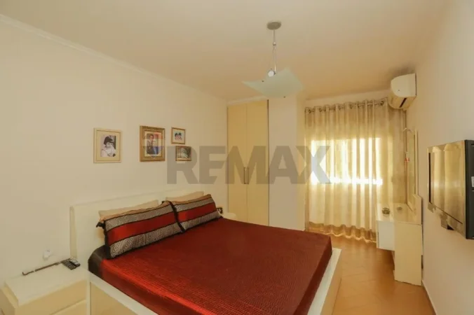 Tirane, jepet me qera apartament 3+1+Ballkon Kati 3, 135 m² 800 € (Rruga don bosko)