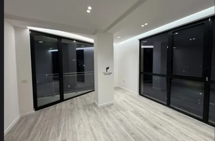 Tirane, jepet me qera zyre Kati 12, 200 m² 2.100 € (MINE PEZA)
