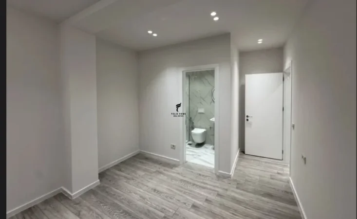 Tirane, jepet me qera zyre Kati 12, 200 m² 2.100 € (MINE PEZA)