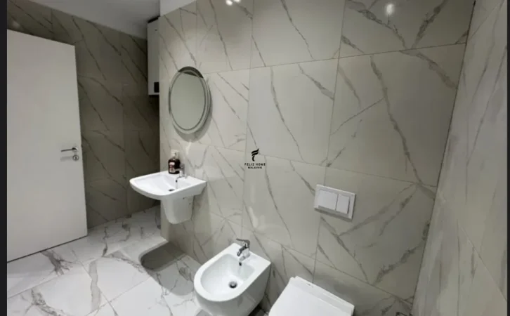Tirane, jepet me qera zyre Kati 12, 200 m² 2.100 € (MINE PEZA)