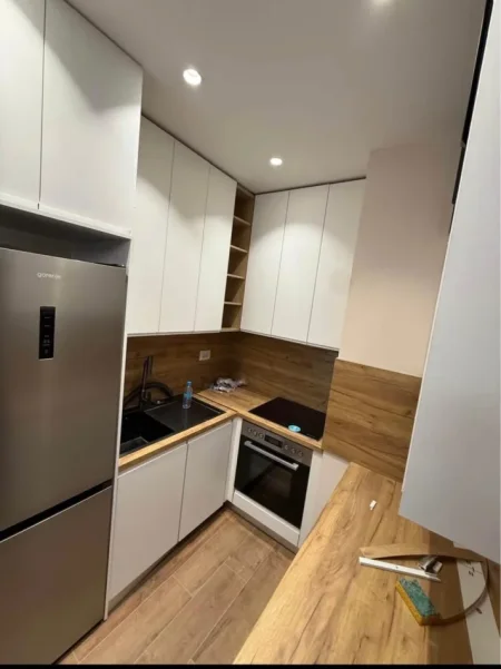 Tirane, jepet me qera apartament 1+1 Kati 3, 65 m² 650 € (Zogu i Zi)